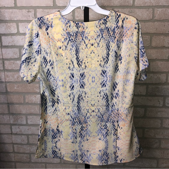 Healing Hands Purple label Grosgrain Ribbon V neck yellow snake skin scrub top - Picture 7 of 10